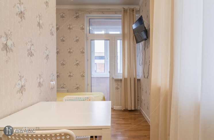 Обеденный стол