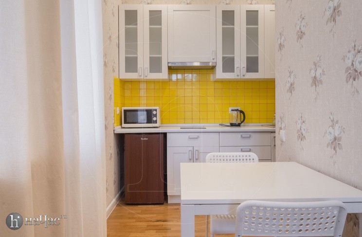 Обеденный стол