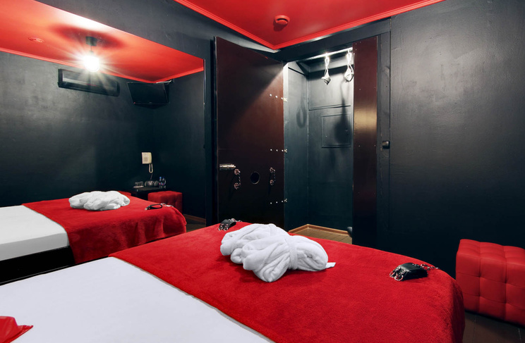 Полулюкс "Glory Hole"