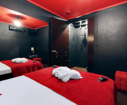 Полулюкс "Glory Hole"