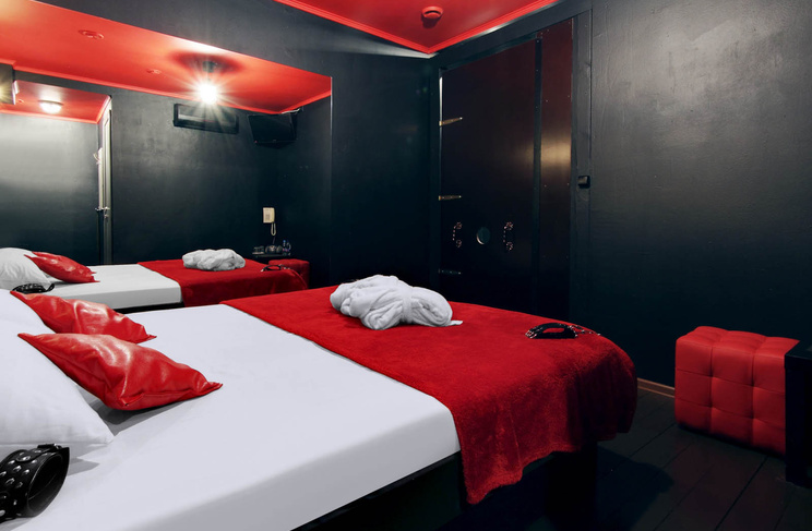 Полулюкс "Glory Hole"