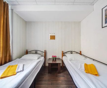 Две кровати