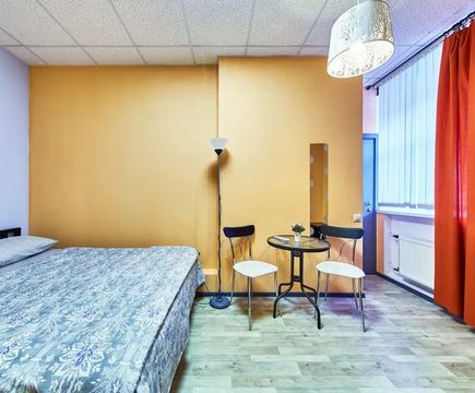 Кровать и стол