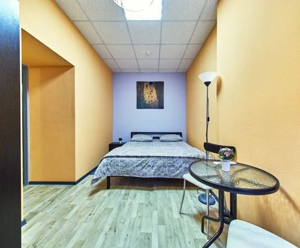 Кровать и стол