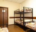 Вход и двухэтажная кровать