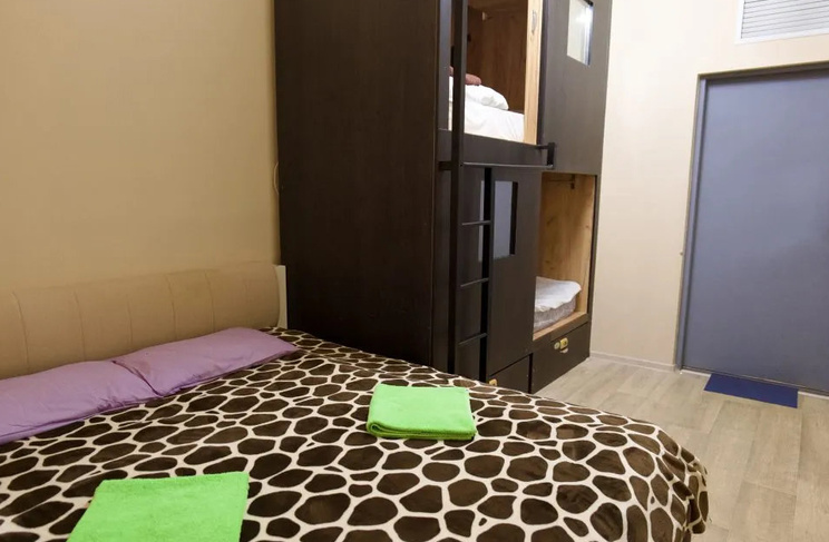 Вход и кровати