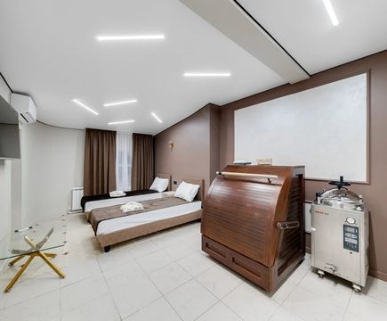 Кровати и солярий