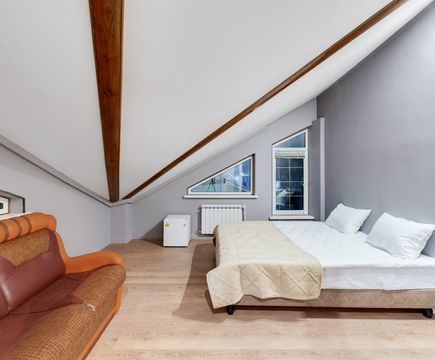 Диван и двухместная кровать