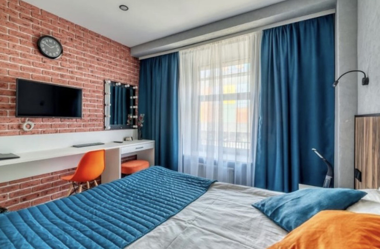 Кровать и ТВ