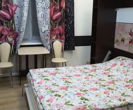 Кровать и стол