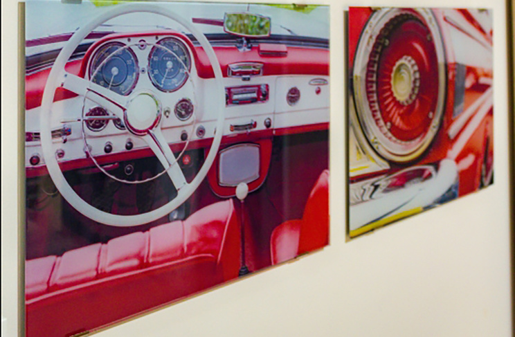 Плакаты на стене