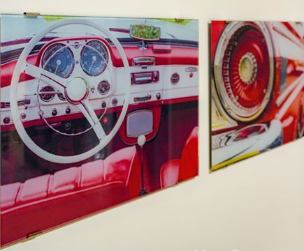 Плакаты на стене