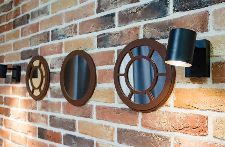 Освещение на стене