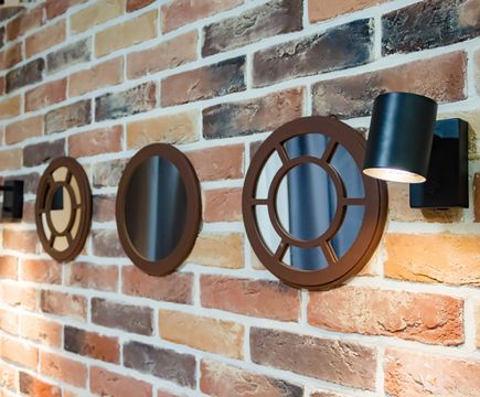 Освещение на стене