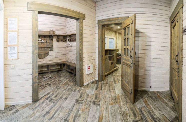 Большой коттедж