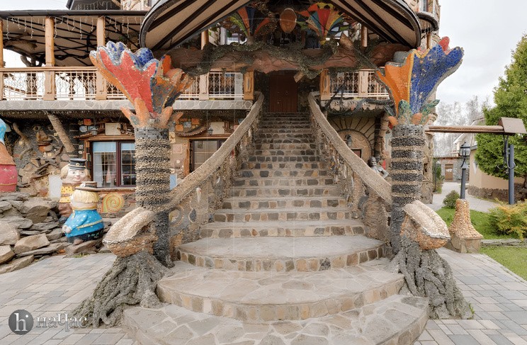 Вход в отель