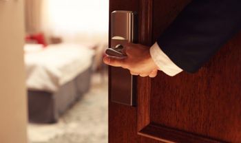 Отдых в новых отелях — преимущества и недостатки