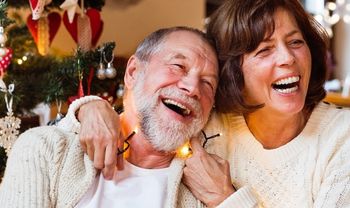 Идеальный подарок родителям на Новый год – 2 дня в отеле. Почему они точно это оценят?